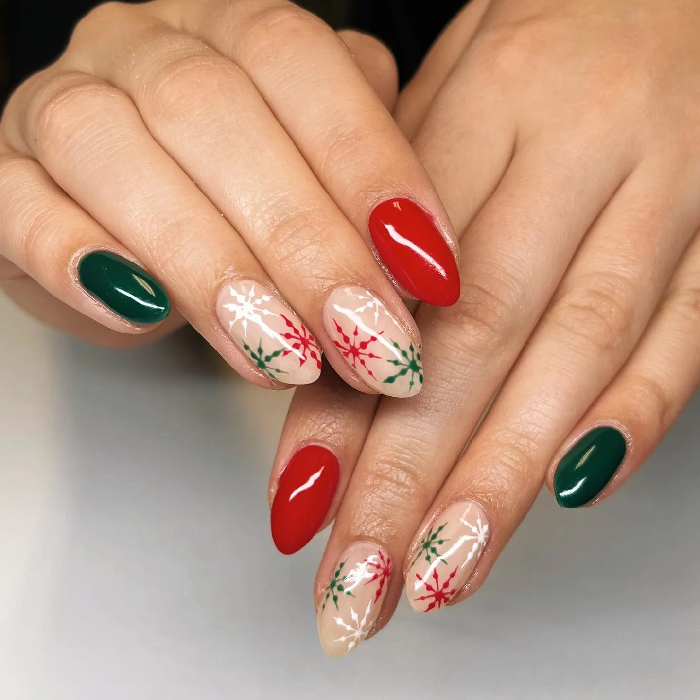 themes-holiday-nails-style.webp