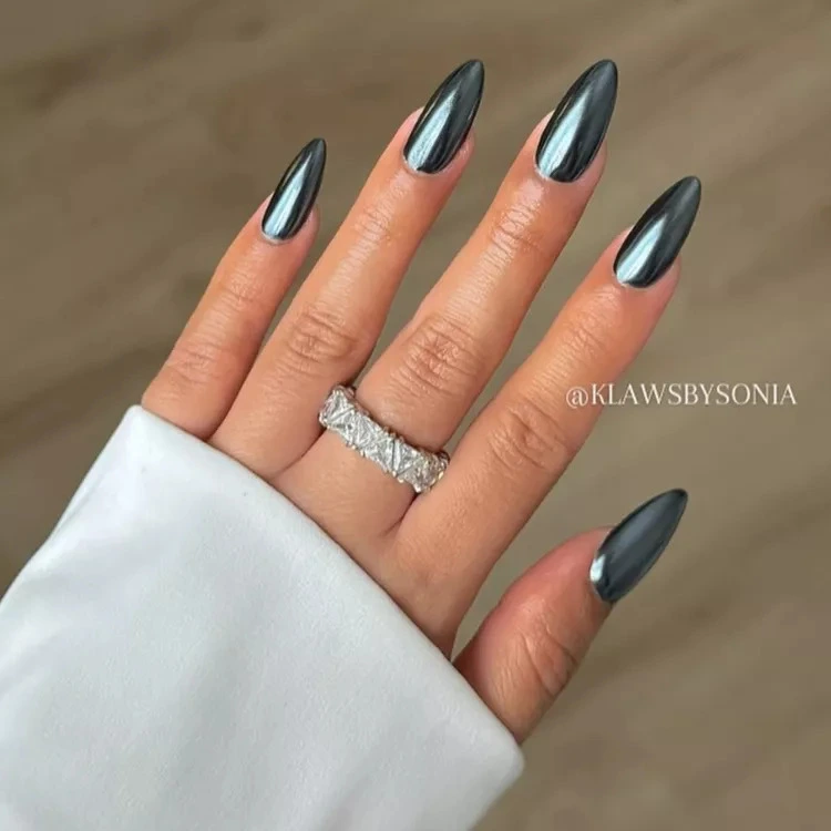 art_chrome_nails_style_1.webp