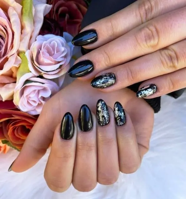 idea-black-silver-foil-accents.webp