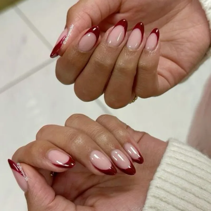 idea-burgundy-french-tips.webp