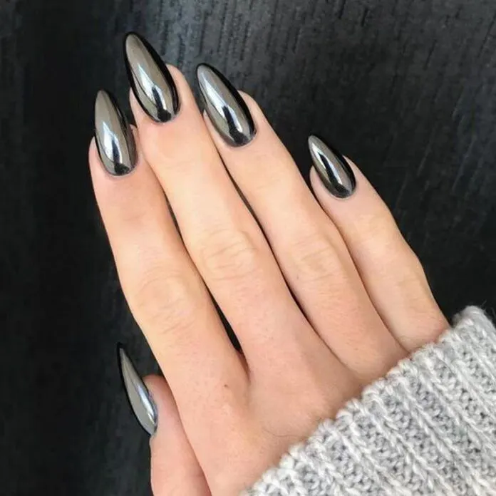 idea-chrome-black-chrome-nails.webp