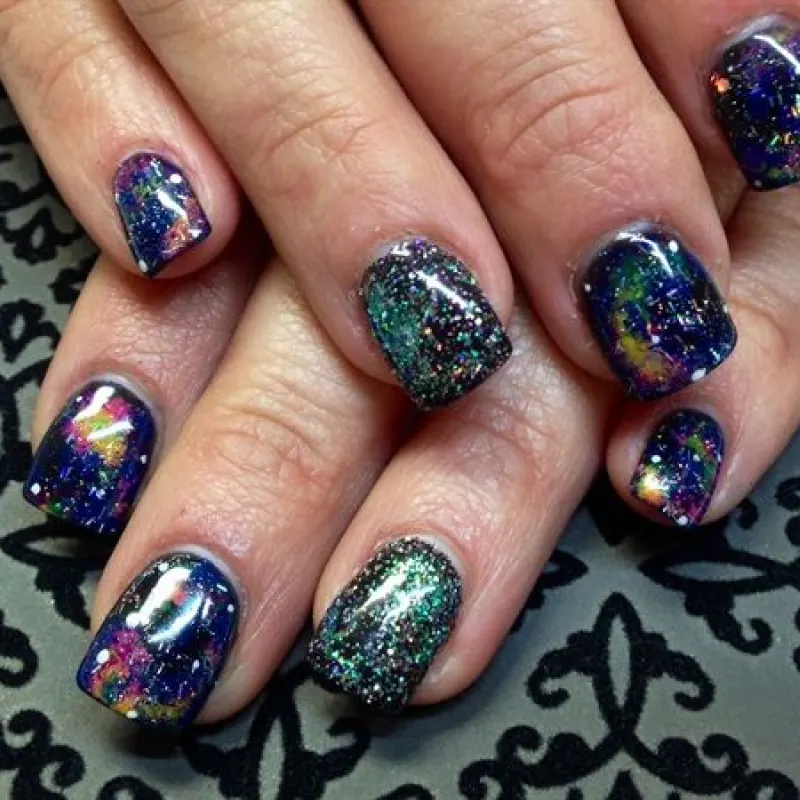 idea-classic-galaxy-nails.webp