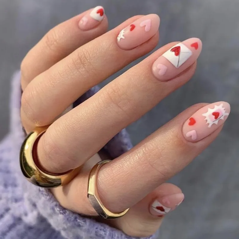 idea-love-letter-nails.webp