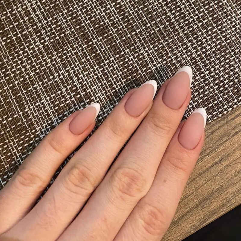 idea-matte-french-tips.webp