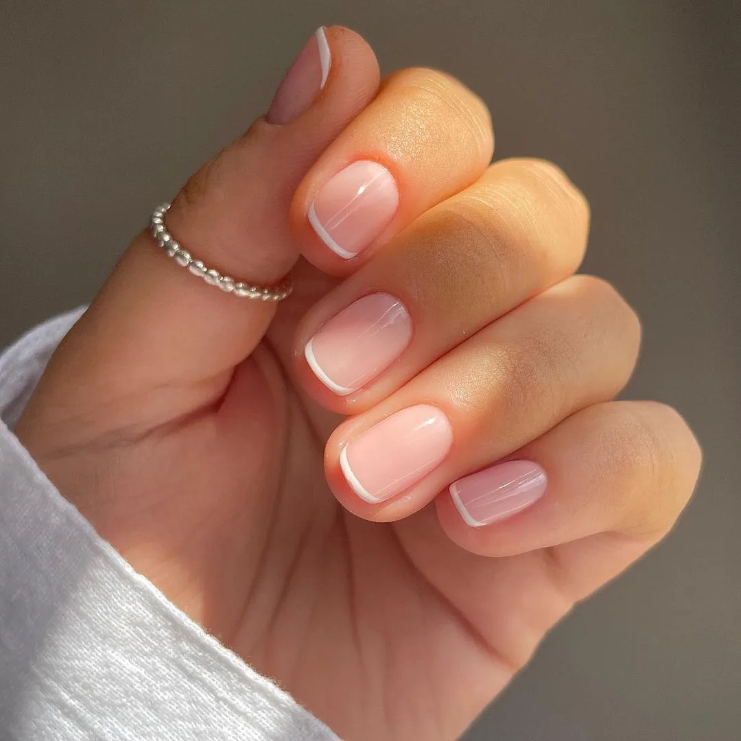 idea-minimalist-micro-french-manicure.webp