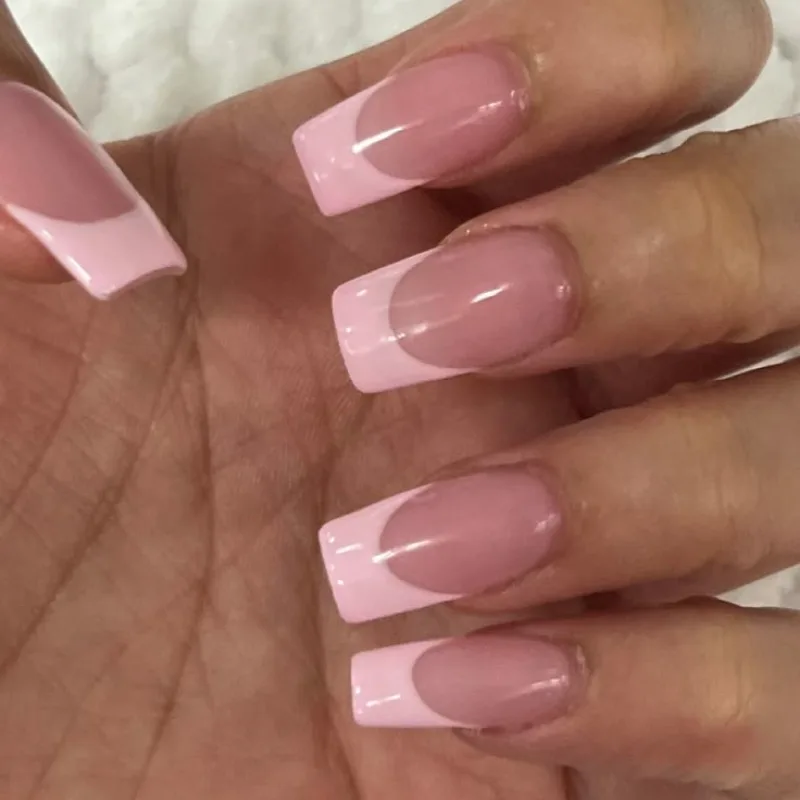 idea-soft-pink-french-tips.webp